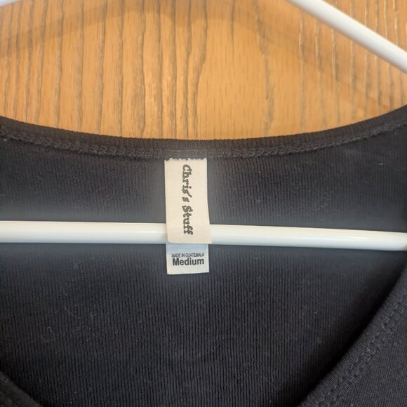 3/4 Sleeve V-Neck Black T-Shirt with Beaded/Sequin Graphic-Parrot- Medium - Picture 3 of 4